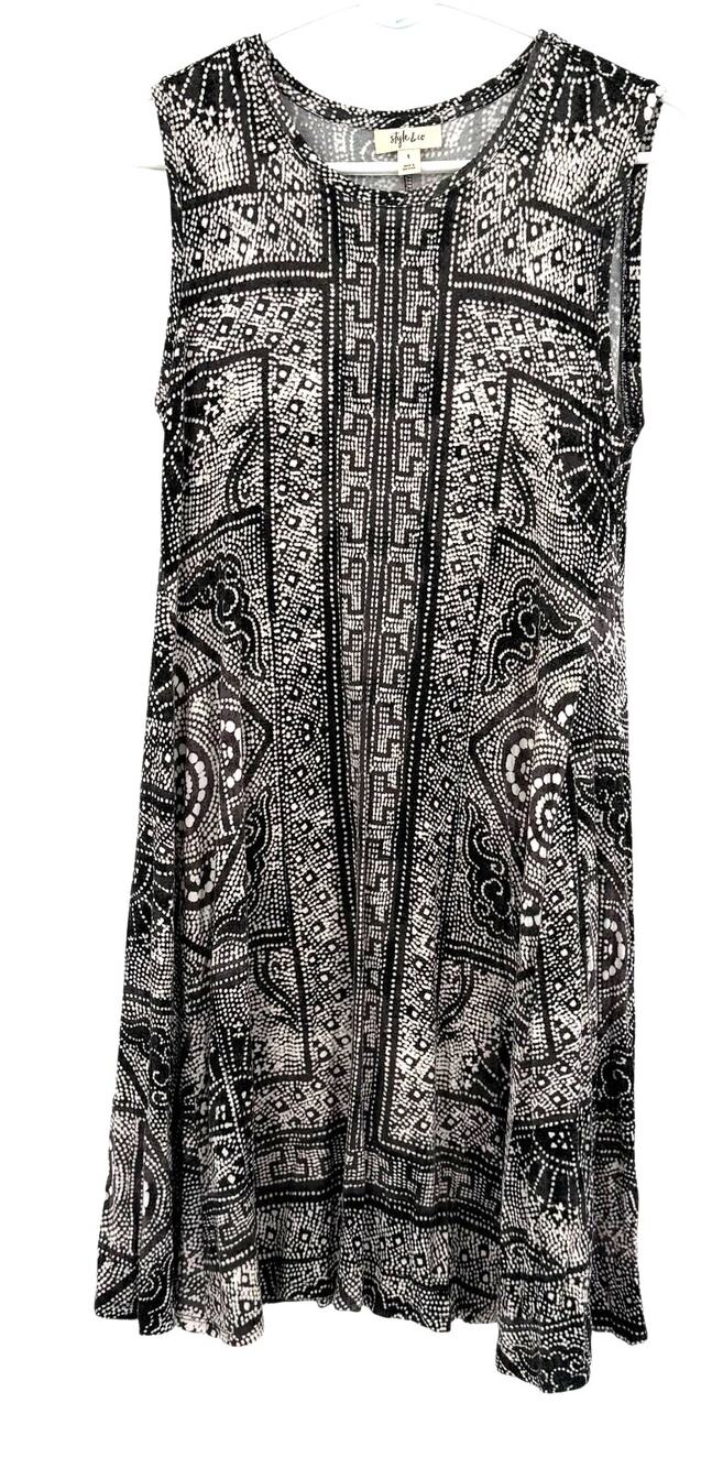 Style‎ & Co Size Small Sleeveless Tunic Top Blouse Shirt Black and White Design